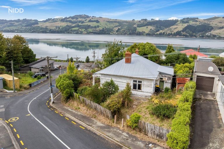 Photo of property in 1 Athol Place, Ravensbourne, Dunedin, 9022