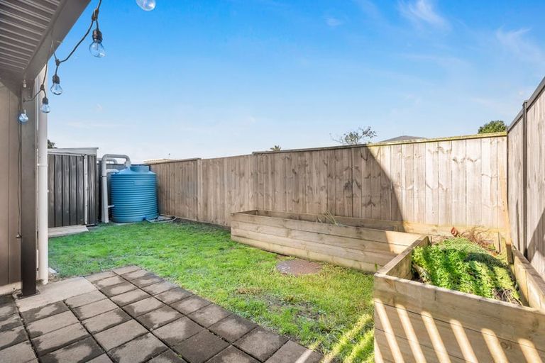 Photo of property in 14 Eileen Newey Place, Henderson, Auckland, 0612