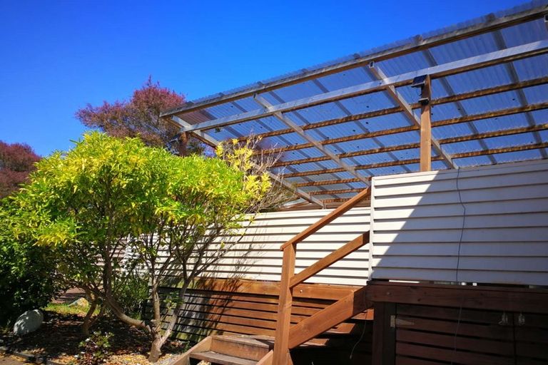 Photo of property in 10 Barron Drive, Green Bay, Auckland, 0604