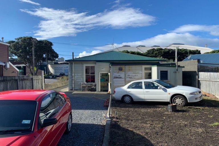 Photo of property in 74 Kilbirnie Crescent, Kilbirnie, Wellington, 6022