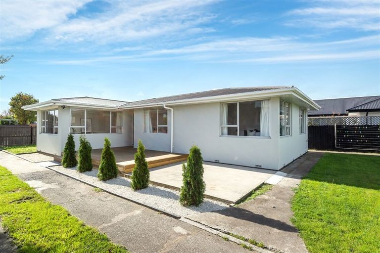 Photo of property in 15 Royal Park Drive, Parklands, Christchurch, 8083