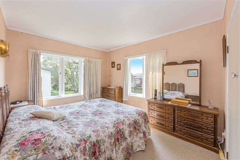 Photo of property in 62 Ocean View Road, Northcote, Auckland, 0627