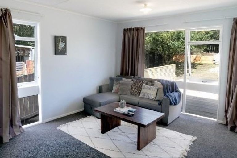 Photo of property in 53 Beaumaris Crescent, Ascot Park, Porirua, 5024