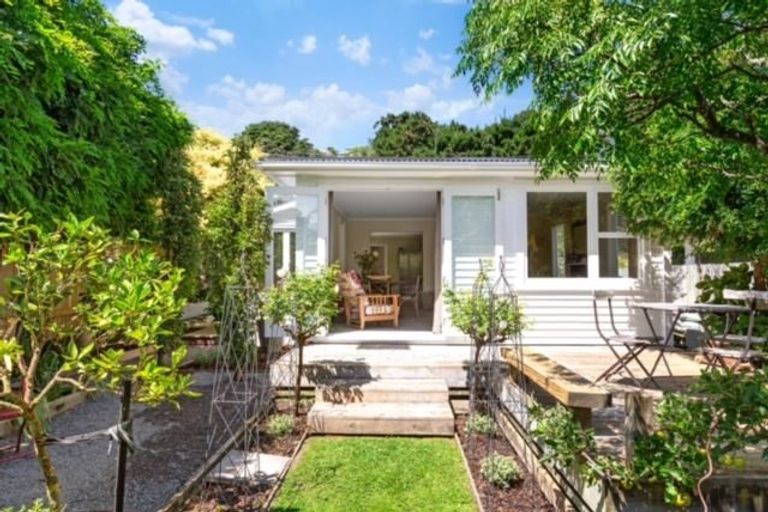 Photo of property in 19 Paremata Crescent, Paremata, Porirua, 5024