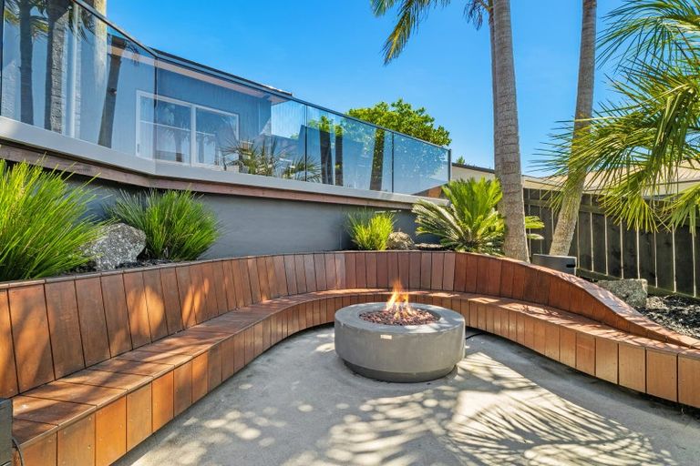 Photo of property in 282 Glamorgan Drive, Northcross, Auckland, 0630