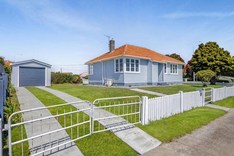 Photo of property in 2 Waihi Road, Hawera, 4610