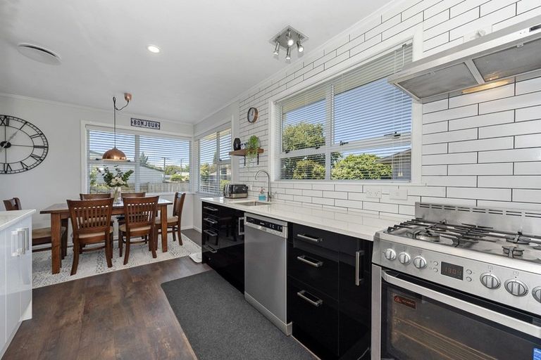 Photo of property in 8 Cricket Place, Melville, Hamilton, 3206