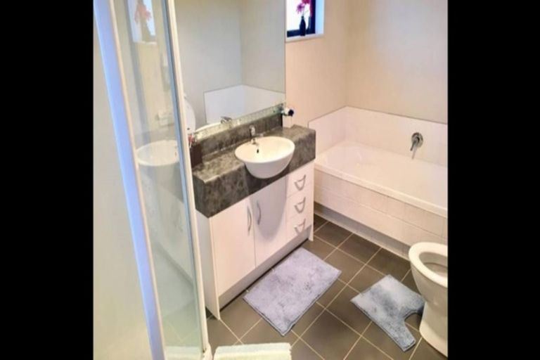 Photo of property in 11 Bridgefield Crescent, Flat Bush, Auckland, 2016