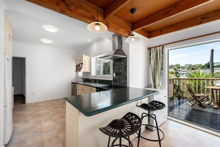 Photo of property in 70 Glanmire Road, Newlands, Wellington, 6037