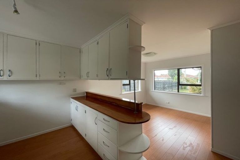 Photo of property in 1 Sunburst Street, Papakura, 2110