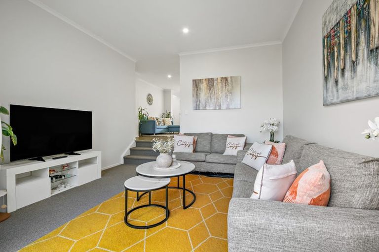 Photo of property in 72 Karepiro Drive, Stanmore Bay, Whangaparaoa, 0932