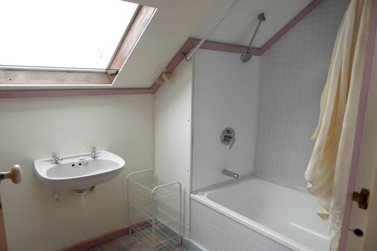 Photo of property in 16 Moir Street, Mount Victoria, Wellington, 6011