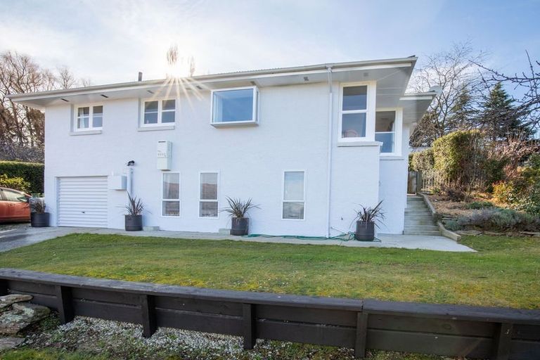 Photo of property in 25 Tamblyn Drive, Lake Roxburgh Village, Roxburgh, 9571