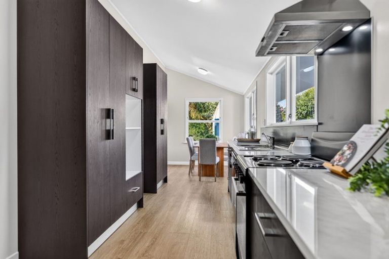Photo of property in 18 Totara Drive, St Andrews, Hamilton, 3200