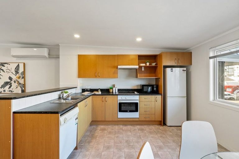 Photo of property in 17/3 Kelvin Grove, Te Aro, Wellington, 6011