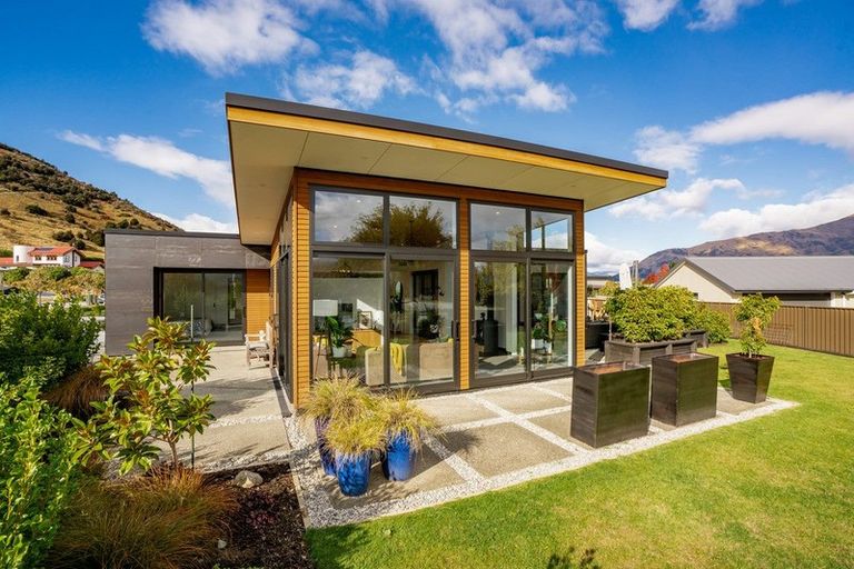 Photo of property in 73 Rob Roy Lane, Wanaka, 9305