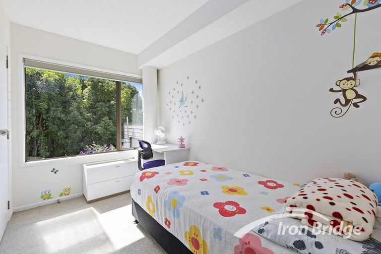 Photo of property in 2/51 Seaton Road, Murrays Bay, Auckland, 0630