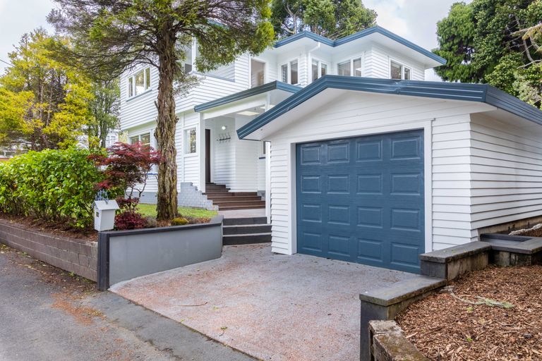 Photo of property in 10 Tawini Road, Titirangi, Auckland, 0604