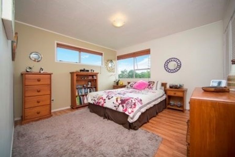 Photo of property in 91 Sunnyside Road, Sunnyvale, Auckland, 0612