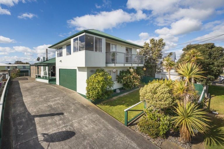 Photo of property in 43 Shortt Street, Foxton Beach, Foxton, 4815
