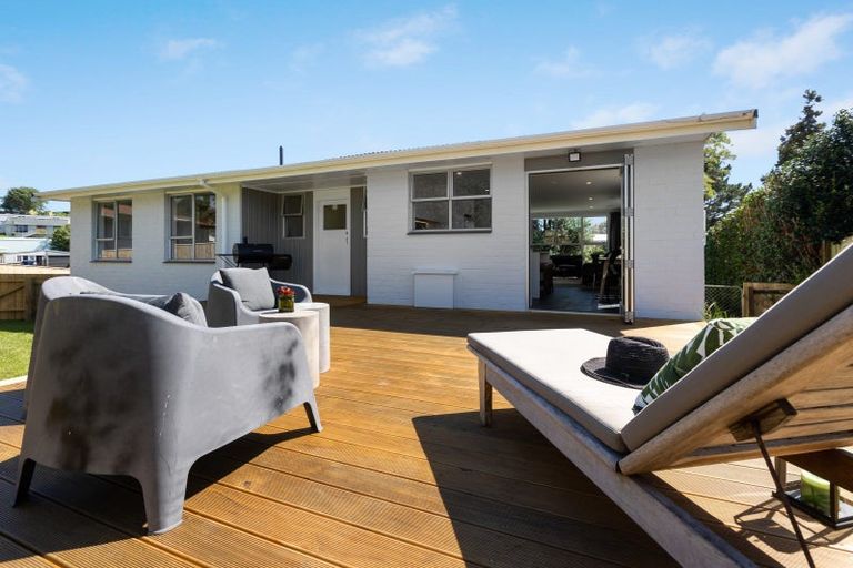 Photo of property in 5 Brixham Place, Merrilands, New Plymouth, 4312