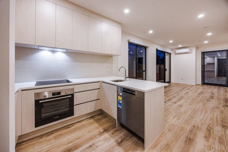 Photo of property in 38a Cascades Road, Pakuranga Heights, Auckland, 2010