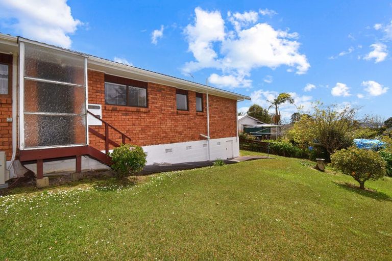 Photo of property in 2/1 Sari Place, Massey, Auckland, 0614