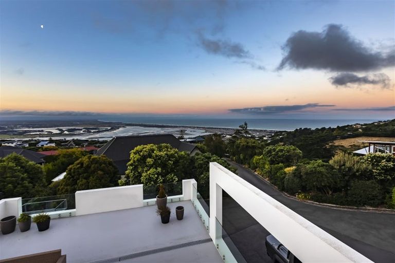 Photo of property in 8 Kaikoura View, Mount Pleasant, Christchurch, 8081