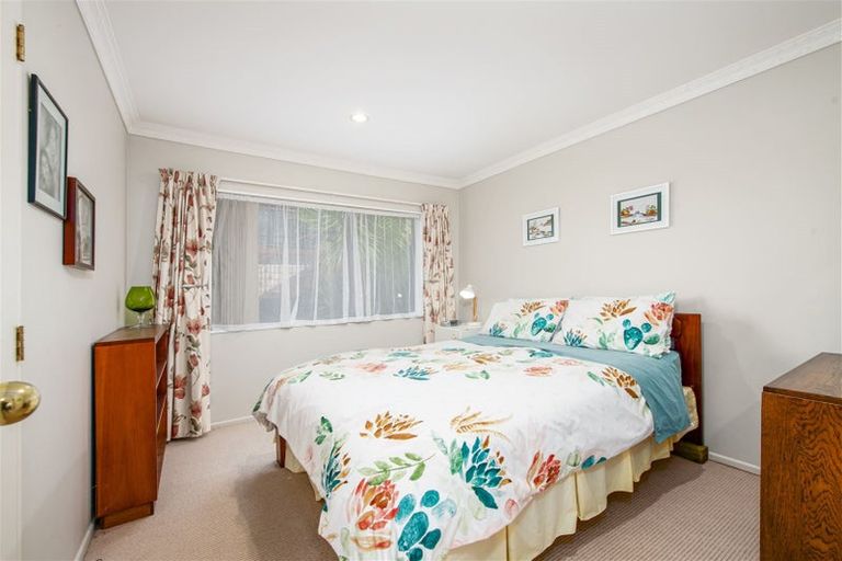 Photo of property in 34 Sapperton Drive, Henderson, Auckland, 0612