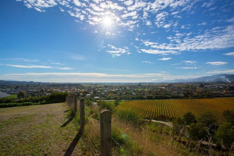 Photo of property in 21 Katania Heights, Brightwater, 7022