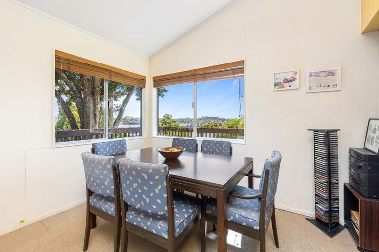 Photo of property in 10 Tusac Place, Totara Vale, Auckland, 0627