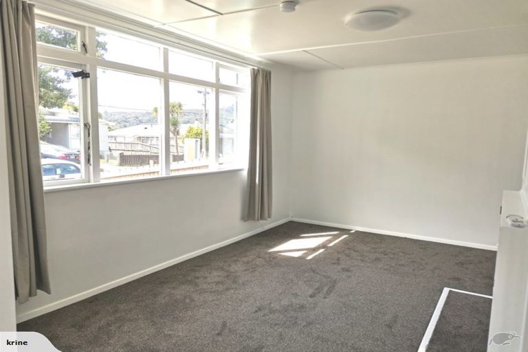 Photo of property in 35 Hanson Grove, Stokes Valley, Lower Hutt, 5019