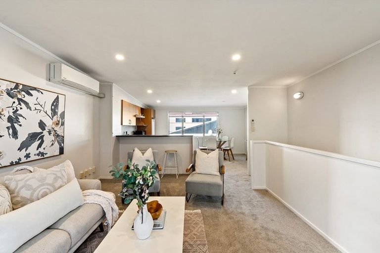 Photo of property in 17/3 Kelvin Grove, Te Aro, Wellington, 6011