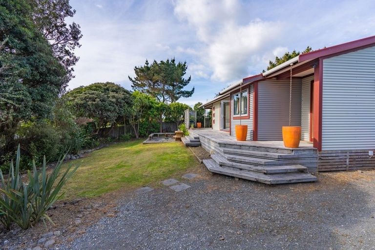 Photo of property in 52 Rutherford Drive, Waikanae Beach, Waikanae, 5036