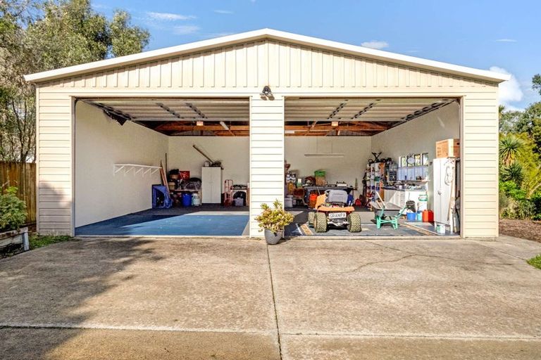 Photo of property in 15 Awaroa Stream Drive, Waiuku, 2123