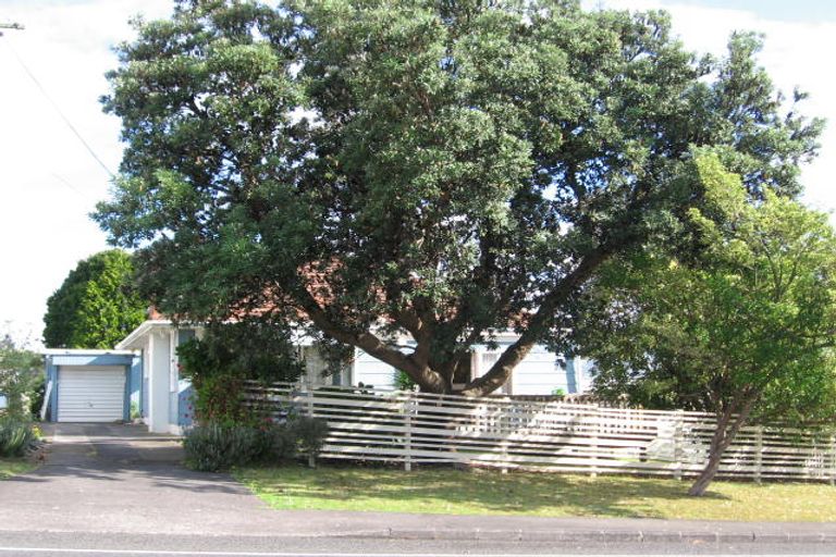 Photo of property in 145 View Road, Sunnyvale, Auckland, 0612