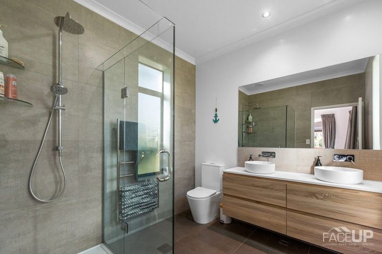 Photo of property in 13 Hobie Court, West Harbour, Auckland, 0618