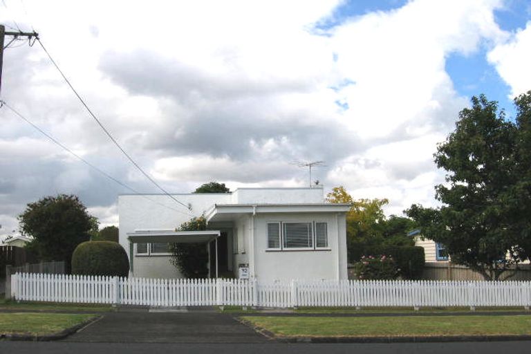 Photo of property in 92 Astley Avenue, New Lynn, Auckland, 0600