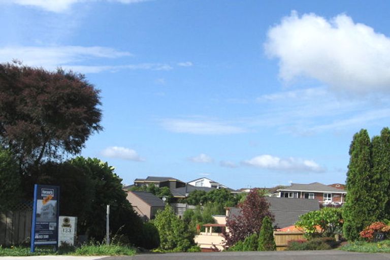 Photo of property in 1/133a Hobsonville Road, West Harbour, Auckland, 0618