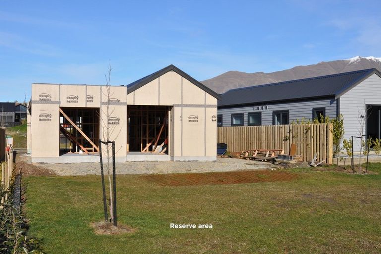 Photo of property in 42 Obelisk Street, Wanaka, 9305