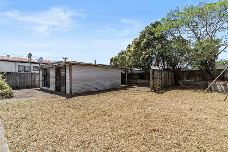 Photo of property in 12 Laureston Avenue, Papatoetoe, Auckland, 2025