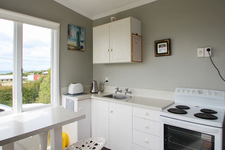 Photo of property in 16 Stirling Street, Kakanui, Oamaru, 9495