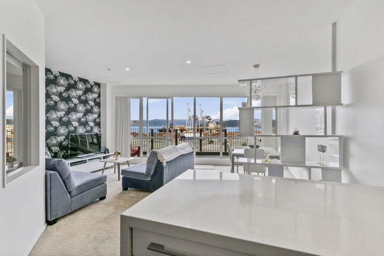 Photo of property in Stadium Garden Flats, 413/107 Thorndon Quay, Pipitea, Wellington, 6011