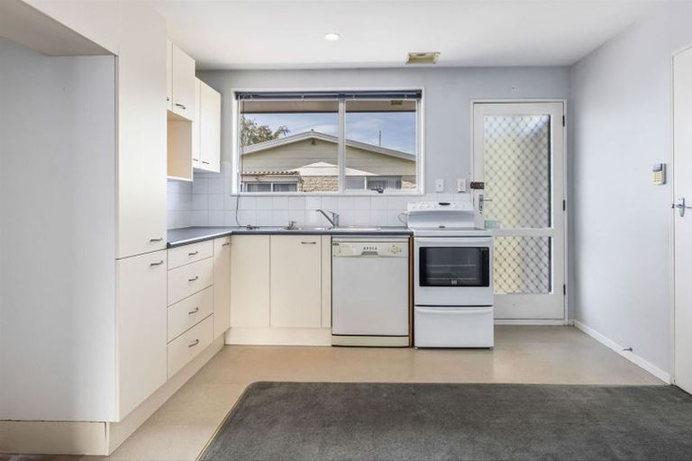 Photo of property in 1/15 Chipping Lane, Redwood, Christchurch, 8051