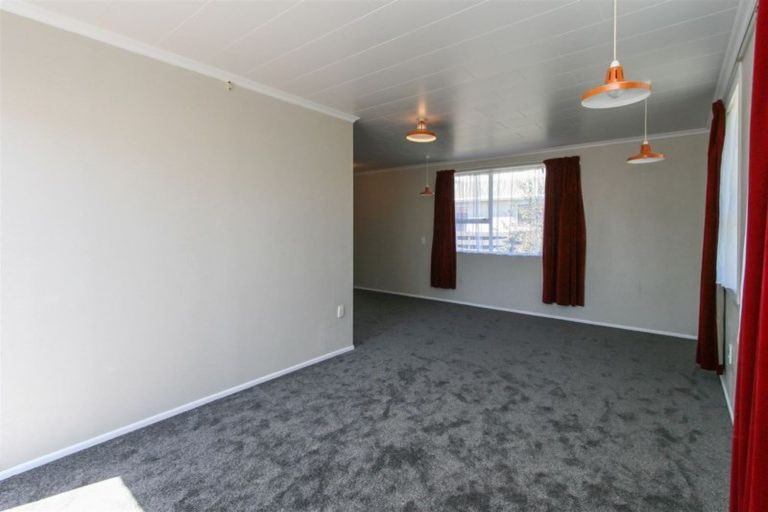 Photo of property in 14 Nikau Street, Inglewood, 4330