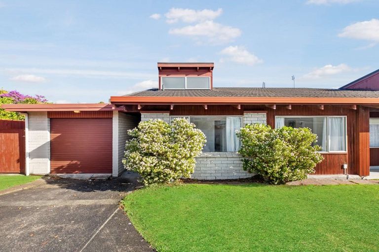 Photo of property in 1/35 Swanson Road, Henderson, Auckland, 0610