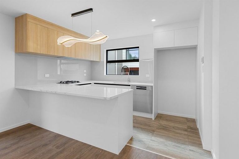 Photo of property in 41 Golf Road, New Lynn, Auckland, 0600