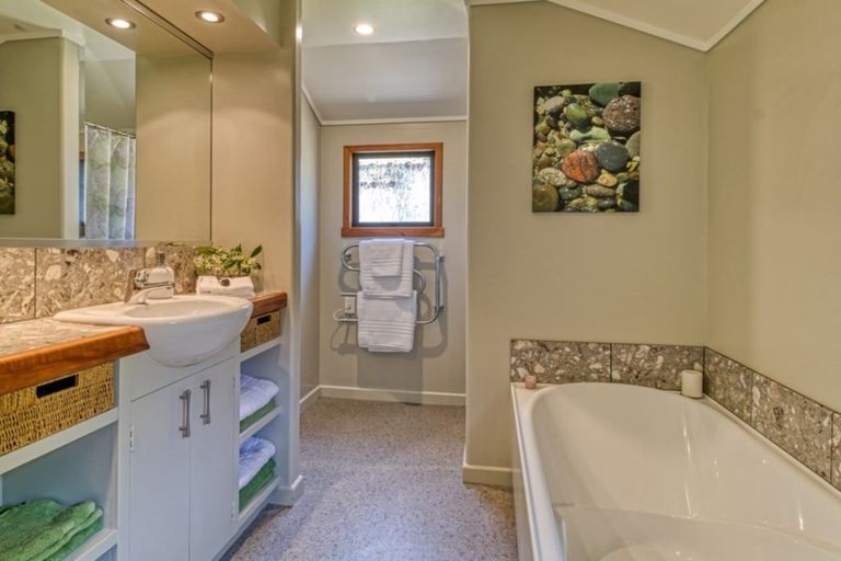 Photo of property in 2 Ritchie Place, Havelock North, 4130