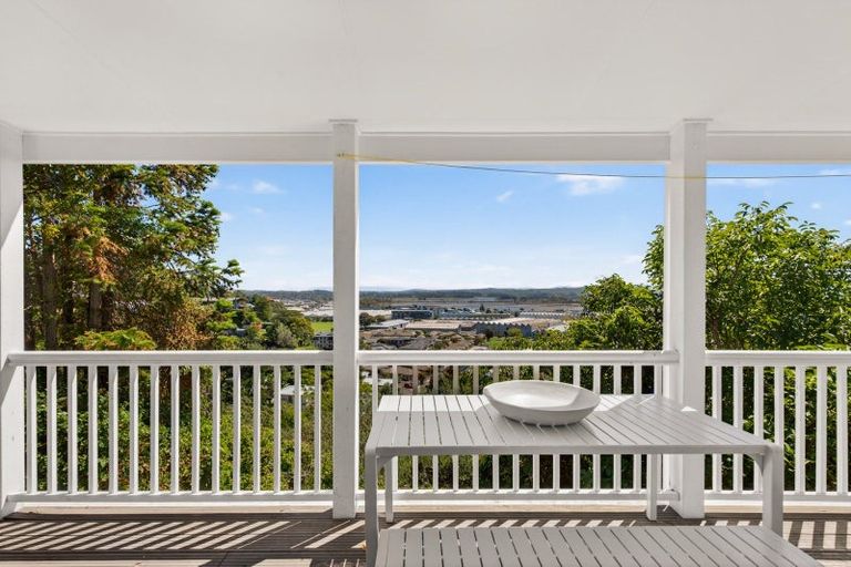 Photo of property in 1 Denholm Road, Hospital Hill, Napier, 4110