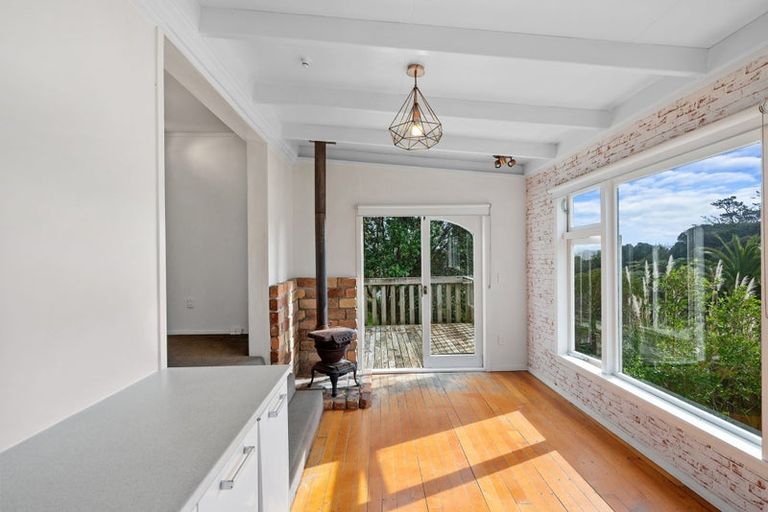 Photo of property in 37 Makiri Street, Helensville, 0800